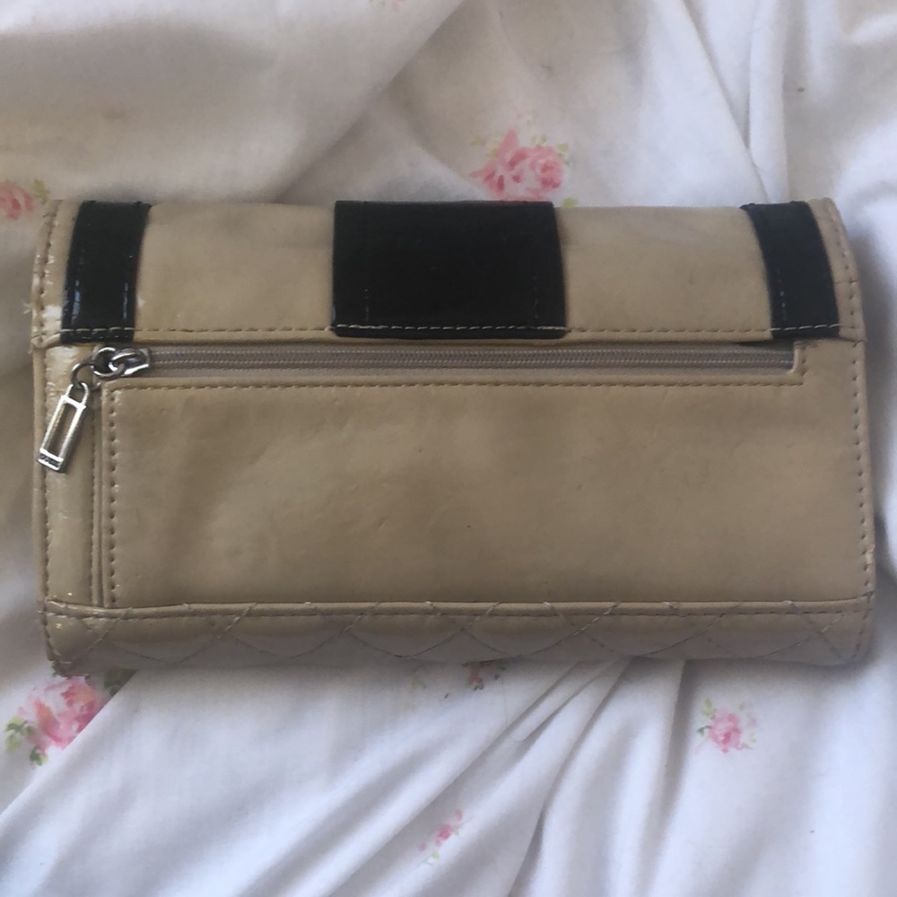 Guess Wallet - Picture 6 of 9